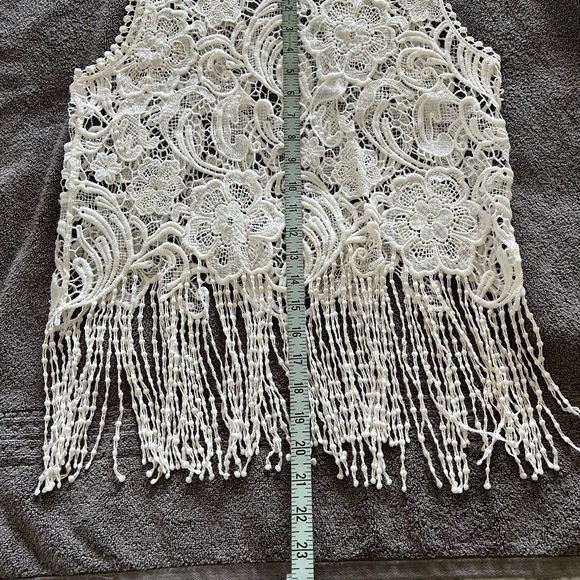 Beautiful lace and fringe top - Picture 3 of 3